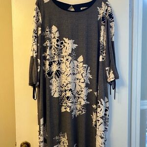 Sandra Darren  Gray and white Dress with Black trim